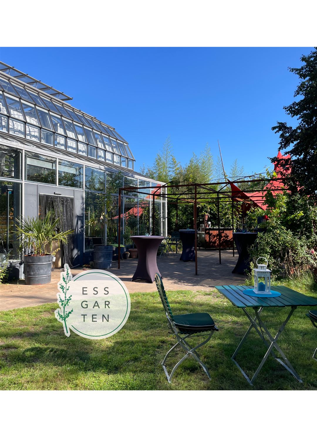 Au&szlig;enbereich Waldgarten mit Orangerie und Sitzplatz