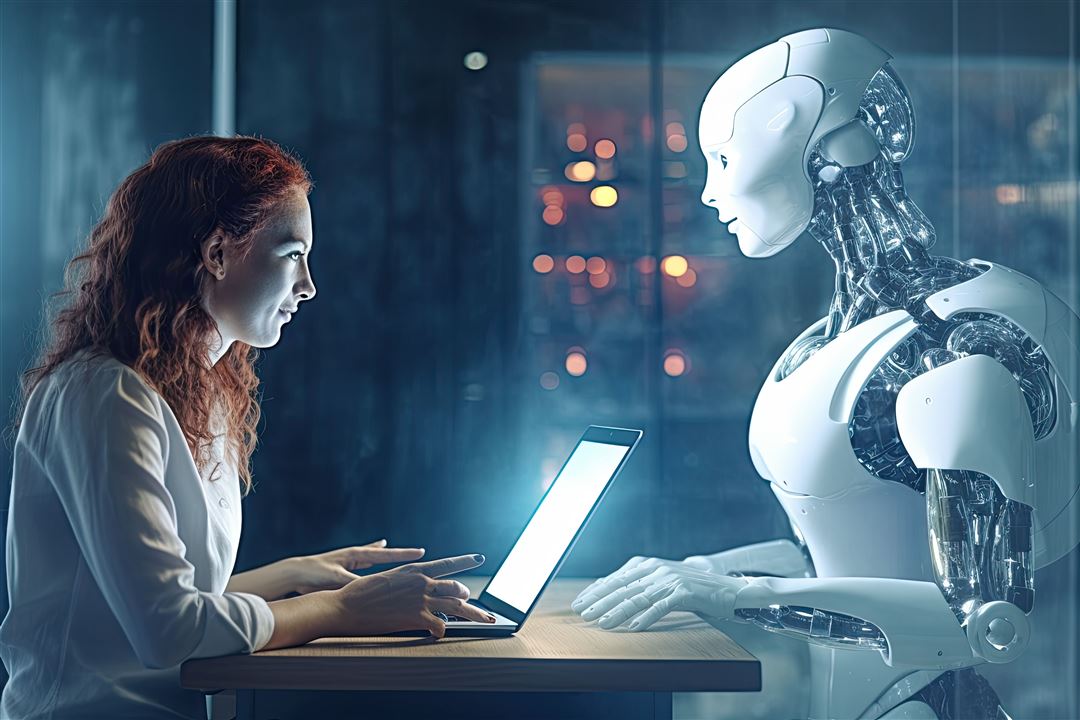 Mensch interagiert mit humanoidem Roboter
